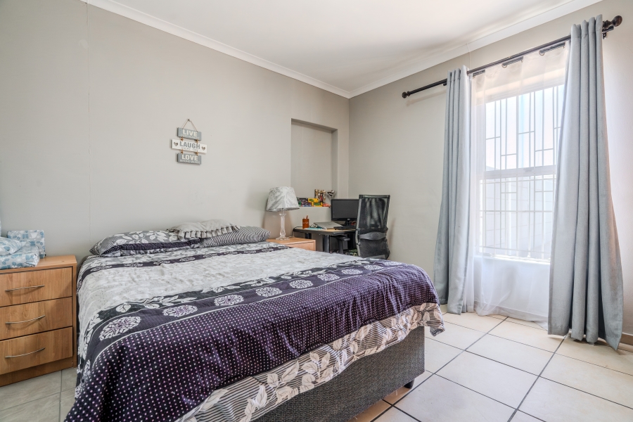 5 Bedroom Property for Sale in Ottery Western Cape